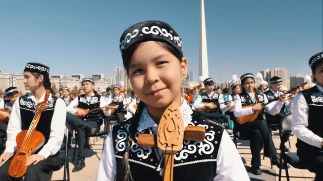 “ҚАЗАҚСТАН БІЗДІҢ ОРТАҚ ҮЙІМІЗ”: АСТАНАДА 2000 ОҚУШЫ “АЛТЫН ҰЯ” КҮЙІН&hellip;